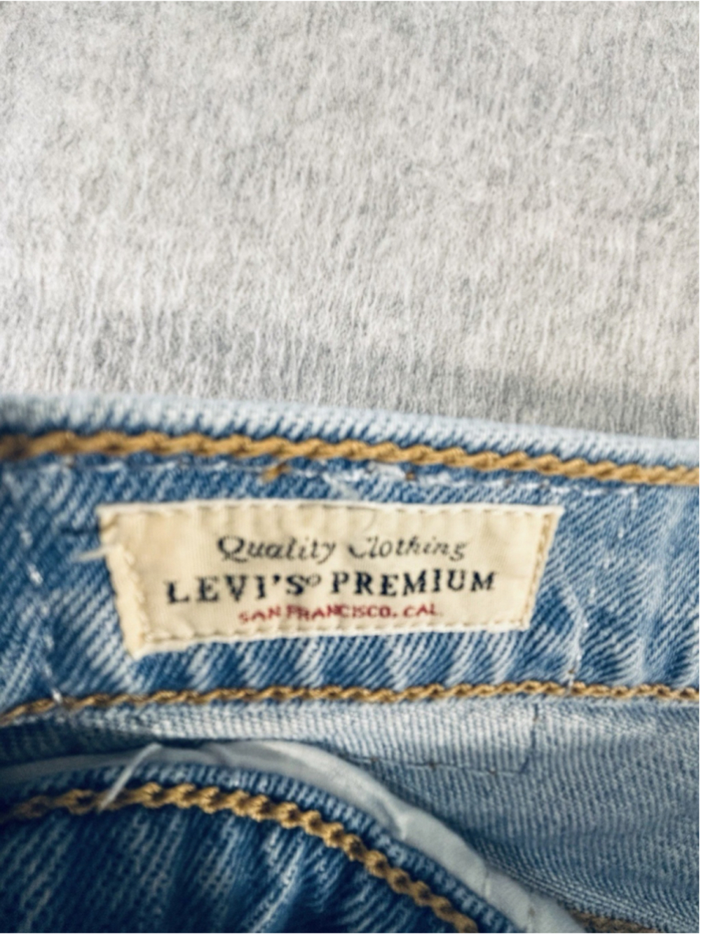 Levi’s Premium Wedgie Straight Jeans Women 29x28 Light Wash Distressed Denim - Picture 7 of 12
